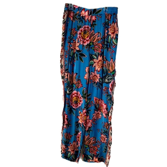 NWT SOLD OUT Anthropologie FARM Rio Wonderful Bouquet Pants Floral Resort M - Picture 3 of 13